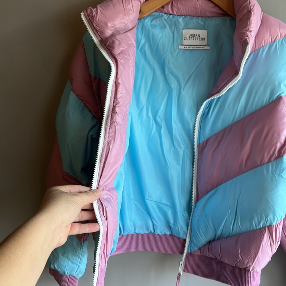 Urban outfitters Chevron Cropped
Puffer Jacket | Cropped...size M - Picture 8 of 8
